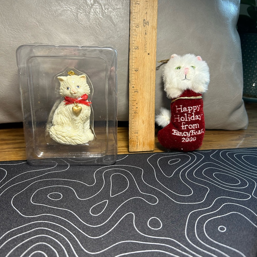 AGC inc Cat / red bow and gold heart collar / Fancy Feast 2000 Cat in Stocking
